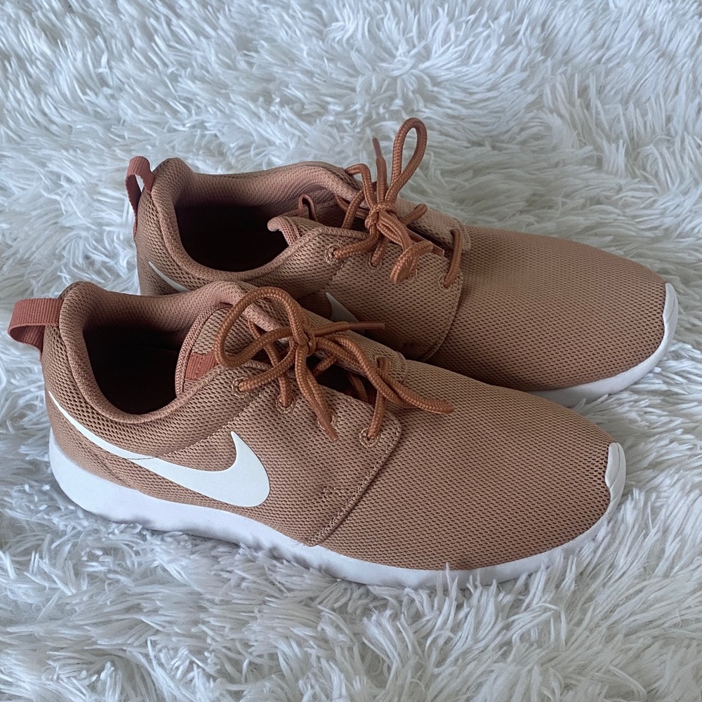 Women’s Nike Roshe Sneakers with White Logo